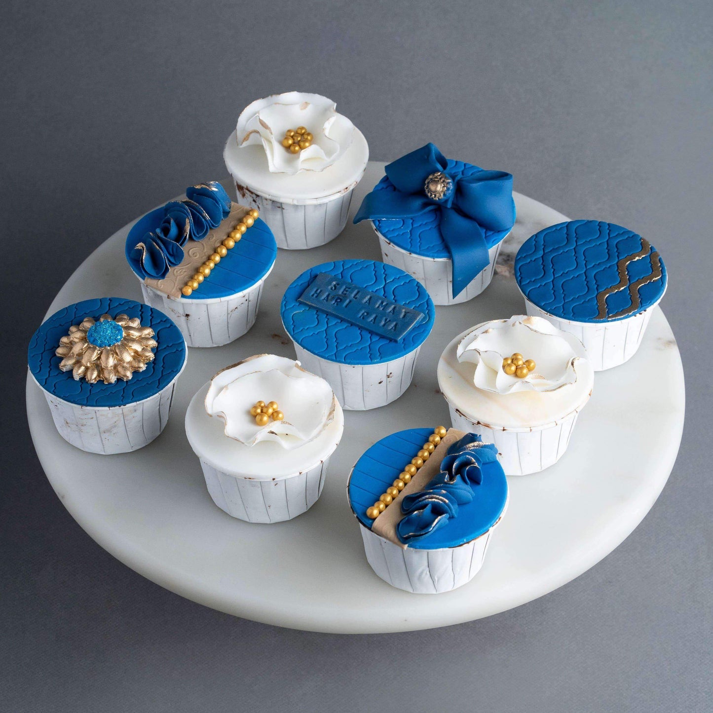 9 pieces of Sapphire Raya Luxe Cupcakes