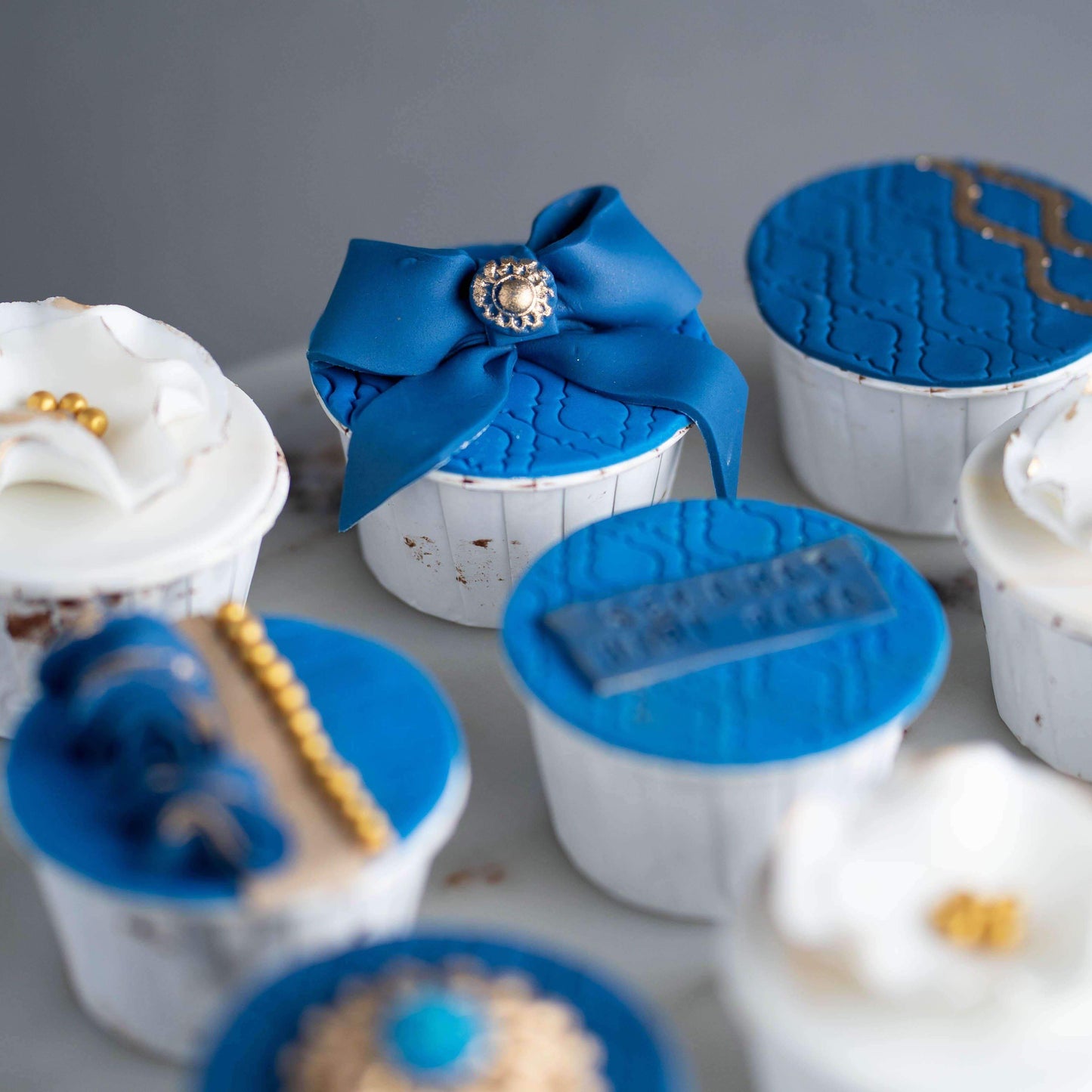 9 pieces of Sapphire Raya Luxe Cupcakes