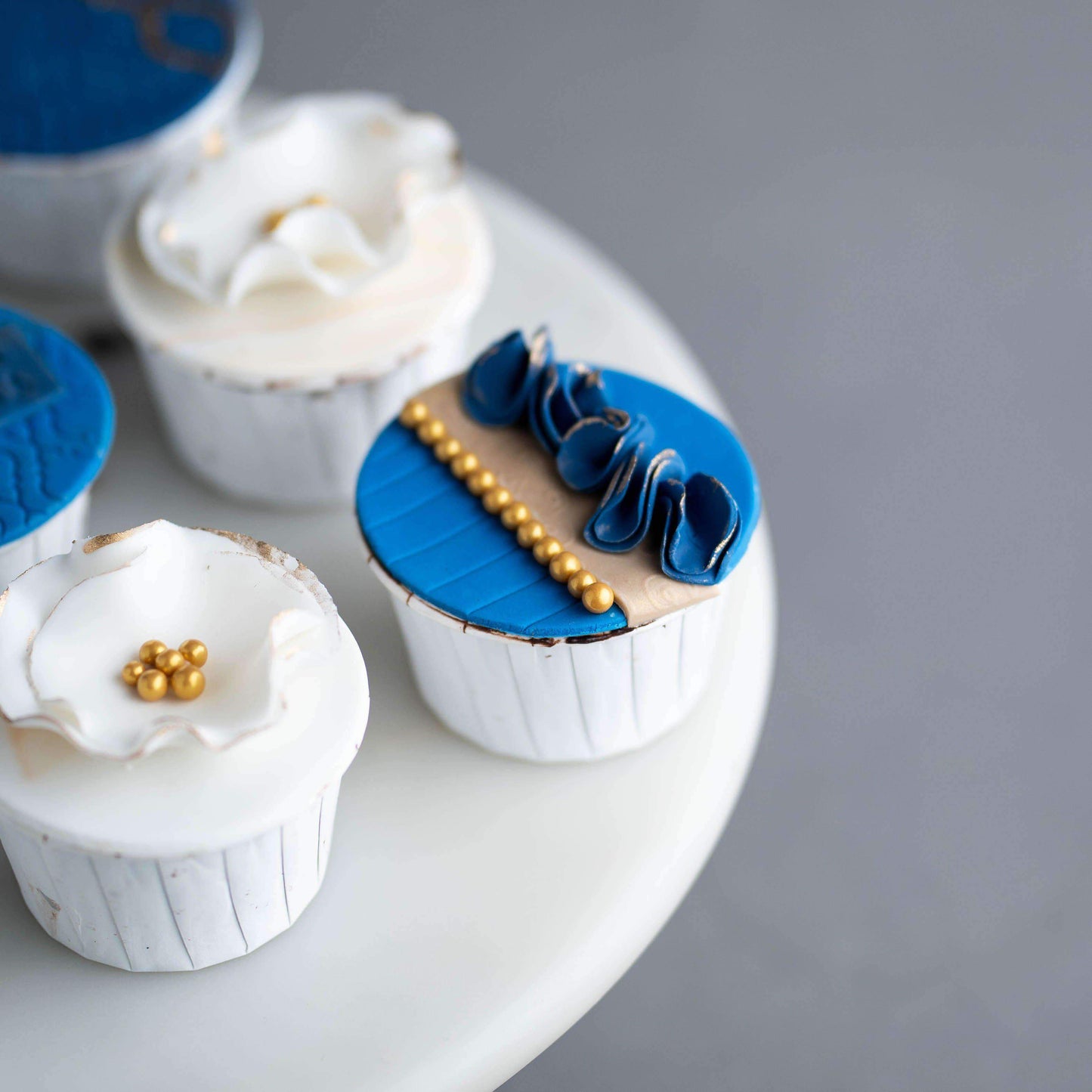 9 pieces of Sapphire Raya Luxe Cupcakes