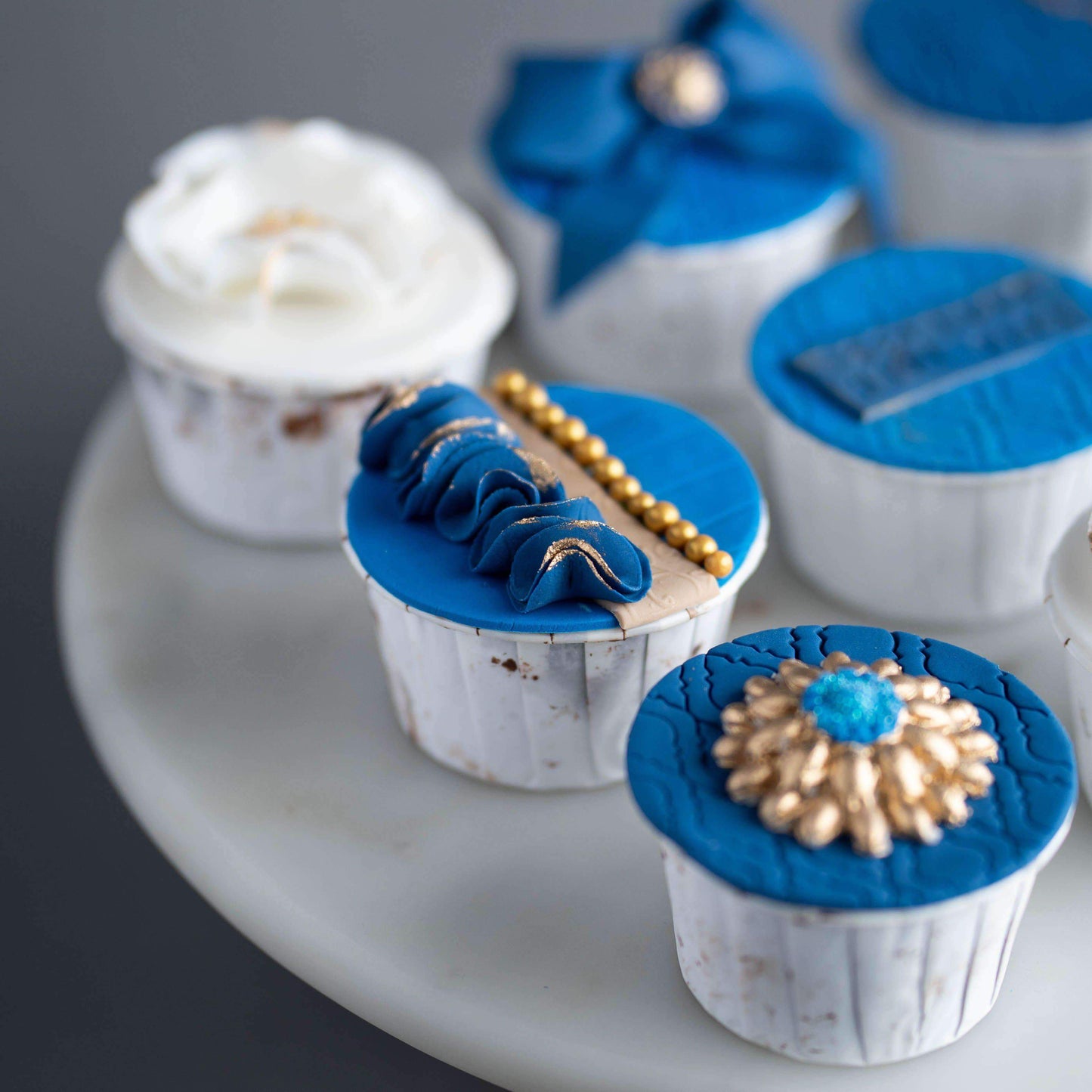 9 pieces of Sapphire Raya Luxe Cupcakes