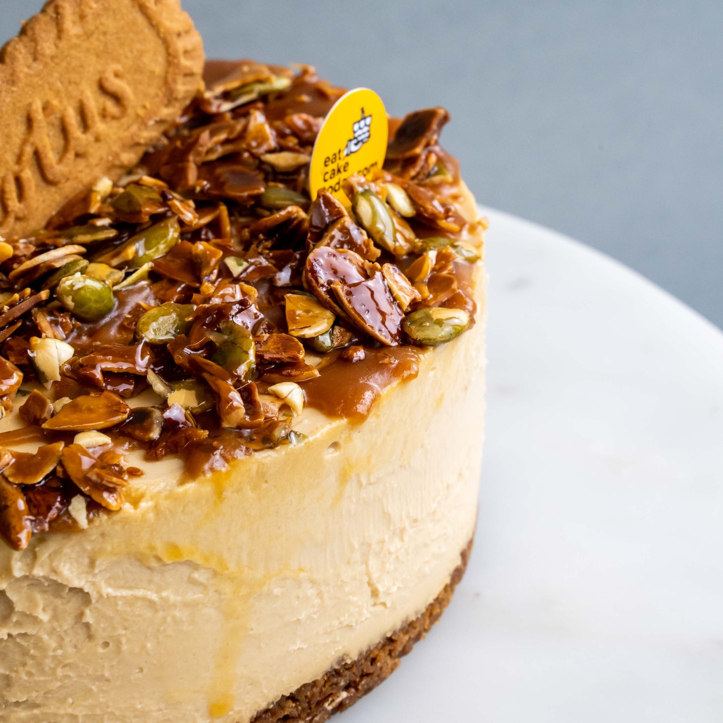 Speculoos Cheese with Caramelized Almond Cake 6"